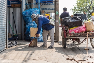 Is it legal to dumpster dive behind stores