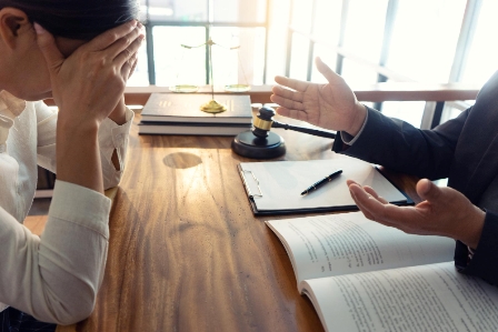 Factors to consider while choosing the right lawyer for your divorce cases