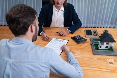 6 Reasons to Hire Conveyancing Lawyers When Buying or Selling Property