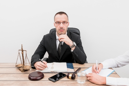 How Business Litigation Lawyers Protect Your Company from Legal Risks
